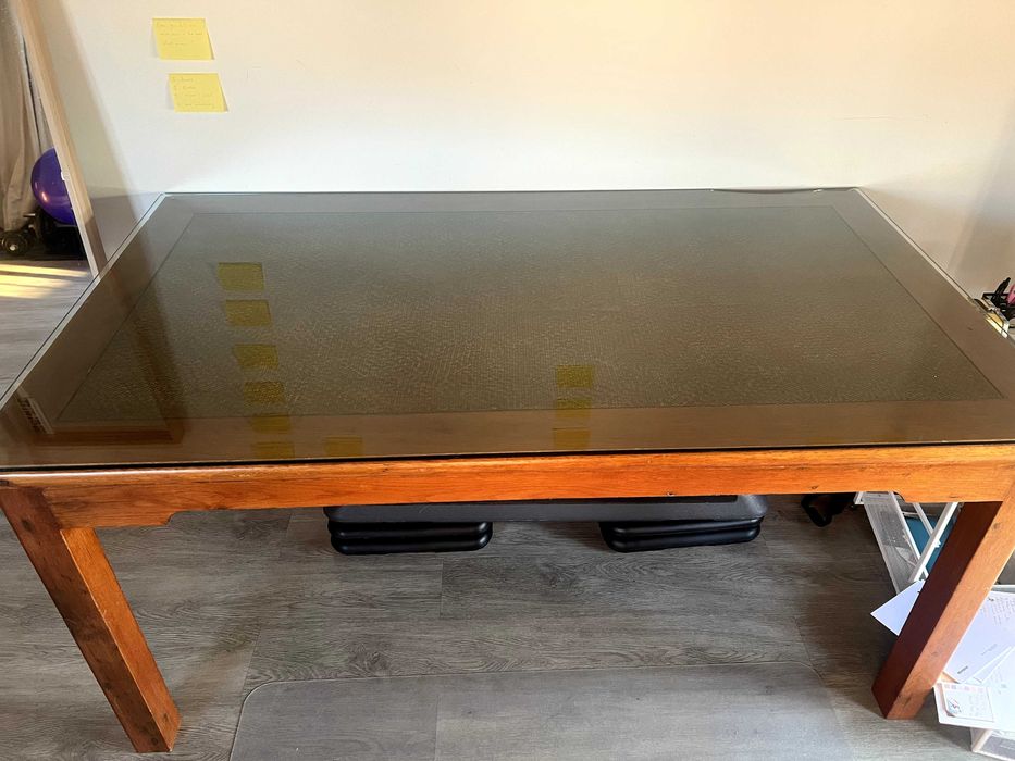 Mesa de jantar em madeira maciça com tampo de vidro – 160x90 cm