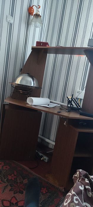 Продам компьютерный стол