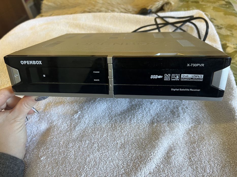 Комплект супутникового телебачення головки на два входи , тюнер , анте