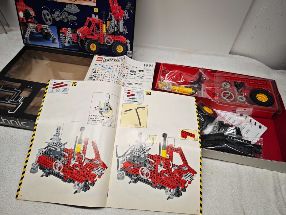 Lego Technic 8854 "Power Crane"; 1989; [75]