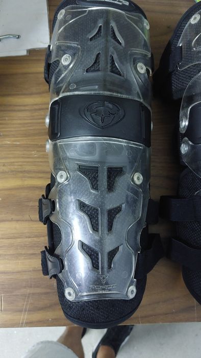 Joelheiras articuladas Enduro/Motocross
