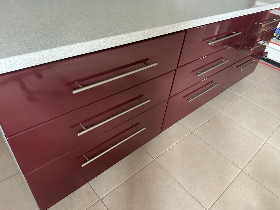 Кухонный гарнитур , нижняя часть ,в илеальном сомтоянии