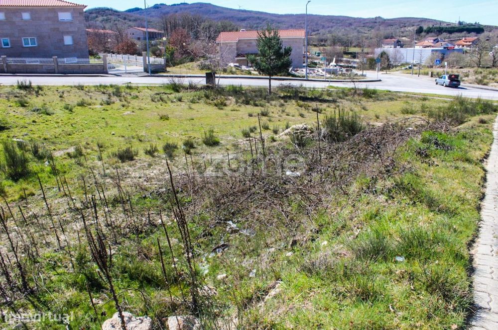 Plot of Land in the Cerrado Urbanization, Montalegre