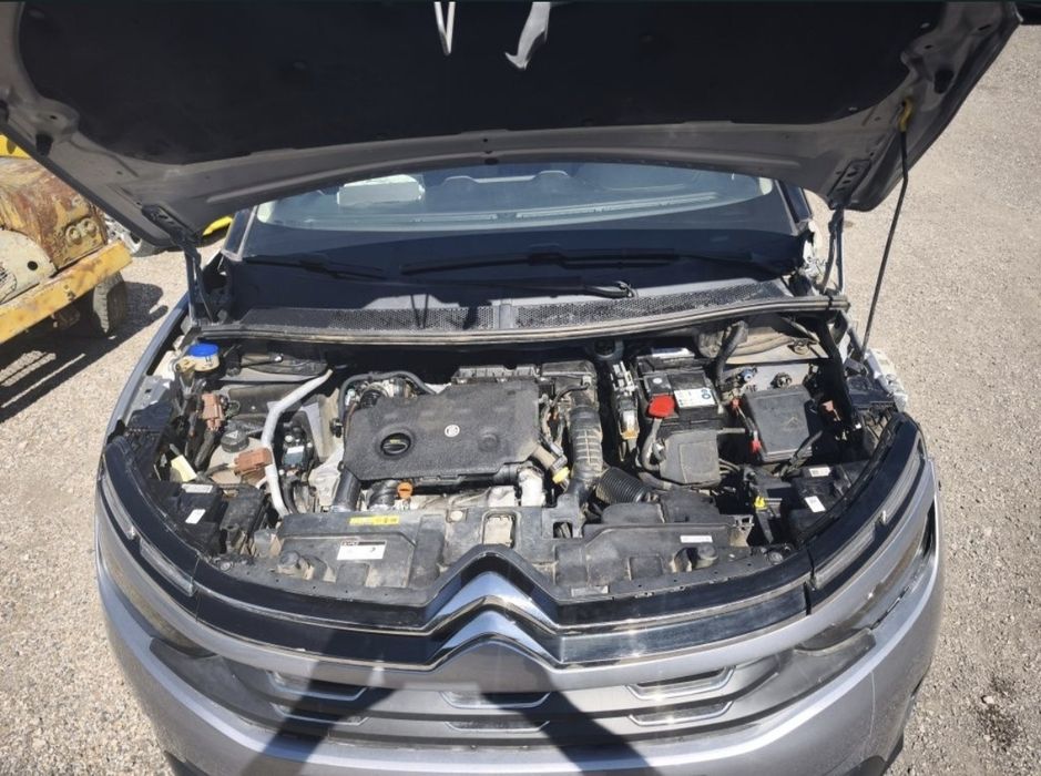 Citroen C5 cross 1.5 HDI 
Veículo que trabalha e anda 
Longarinas boms 
Radiadores de 
Vendo no estado que está 
Mais info