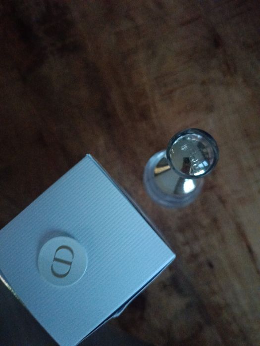 Flakon i kartonik po perfumie Dior Jadore