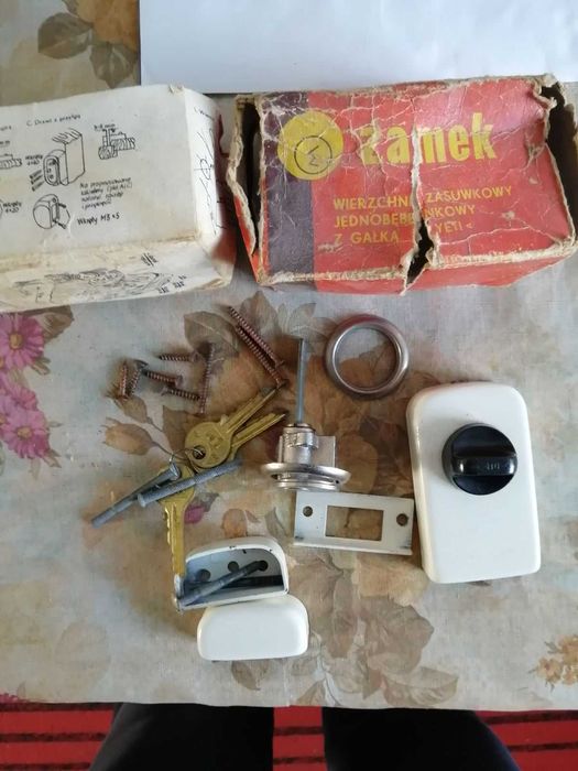 Замок двернои накладнои.