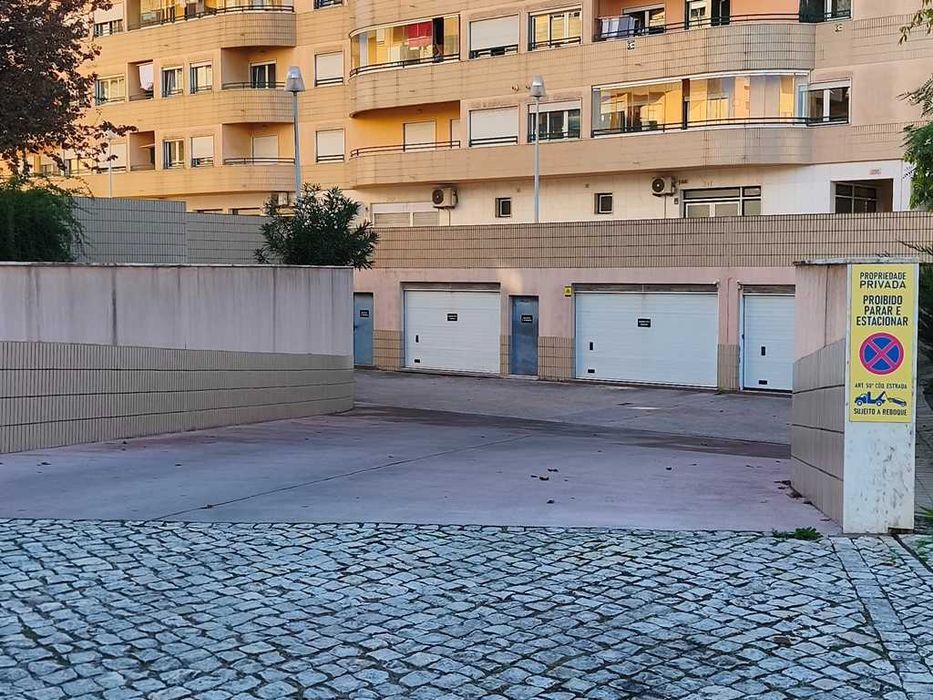 Arrendamento de garagem na Avenida das Nações Unidas, 24