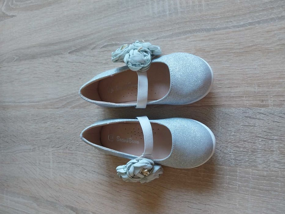 nowe buciki dla dziewczynki