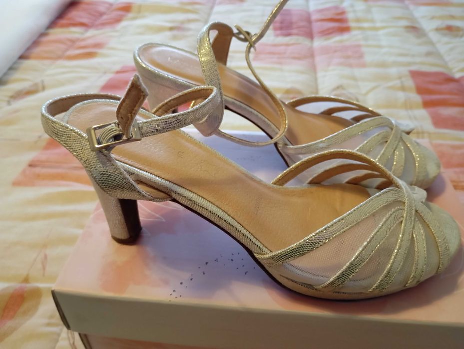 Sandálias prateadas