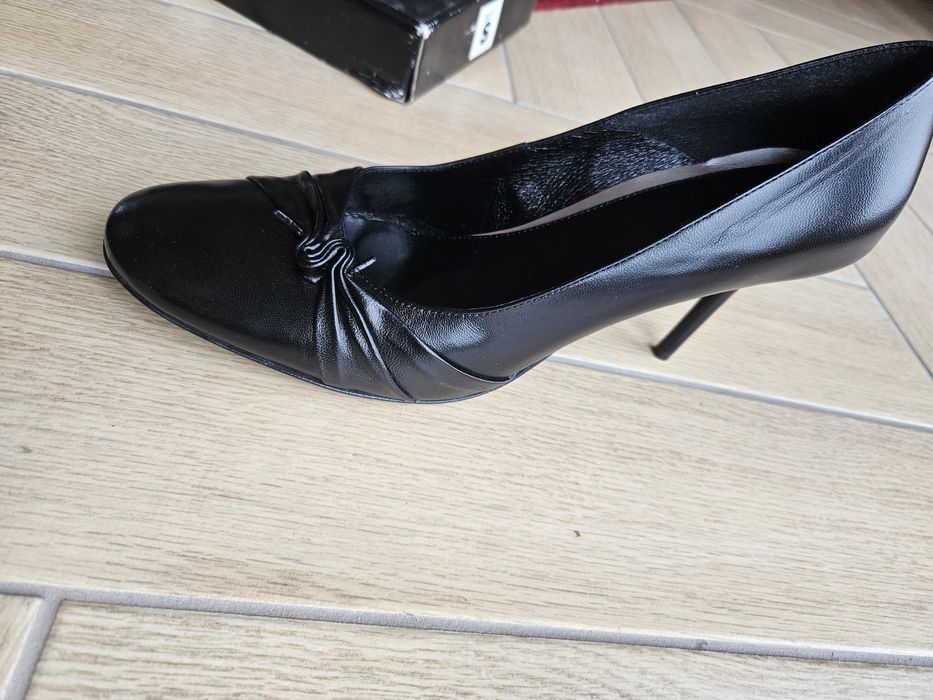 Czarne szpilki rozm 40