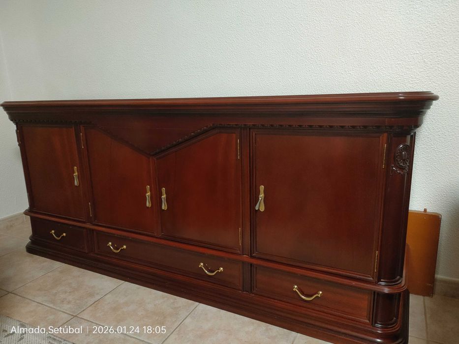 Aparador em cerejeira
