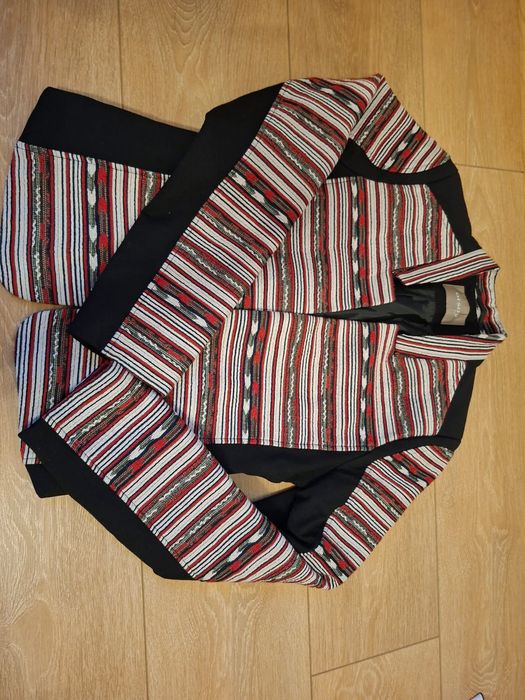 Komplet marynarka z spódnicą