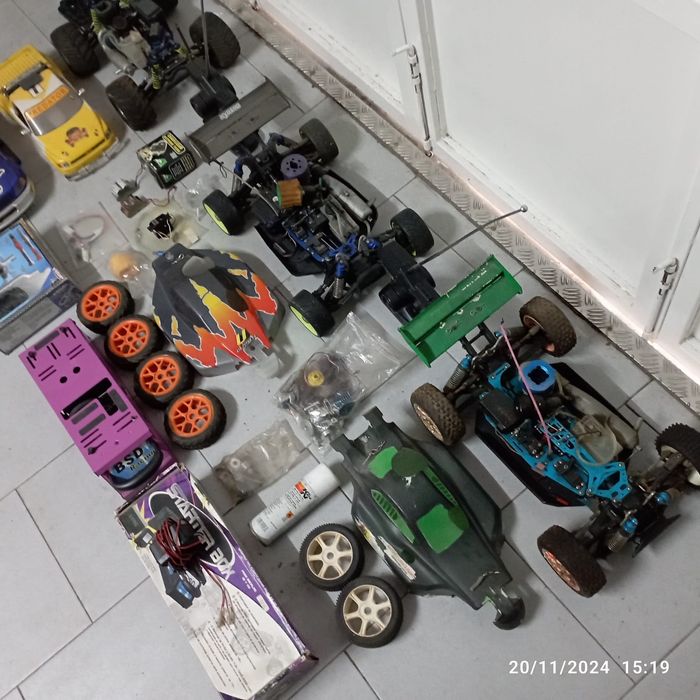 Conjunto de carros telecomandados a gasolina