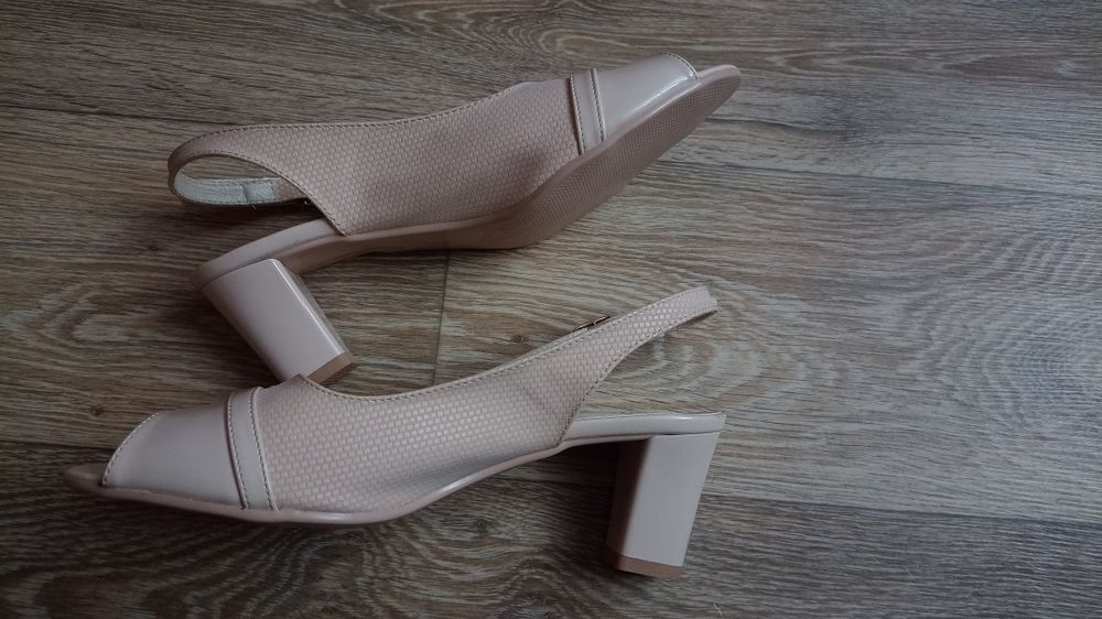 Sandały 39-40  nowe sandałki