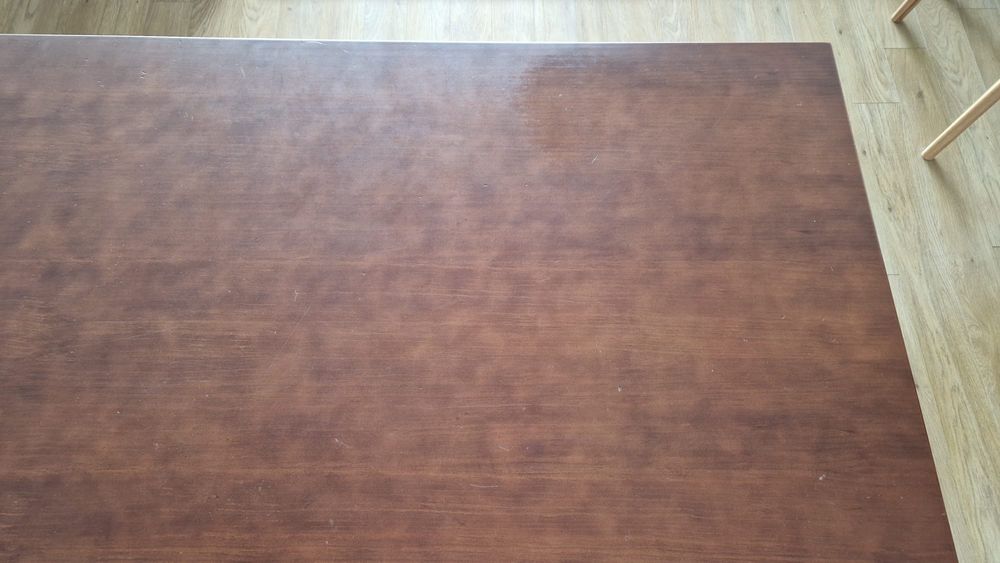 Mesa de jantar extensivel em madeira com 5 cadeiras