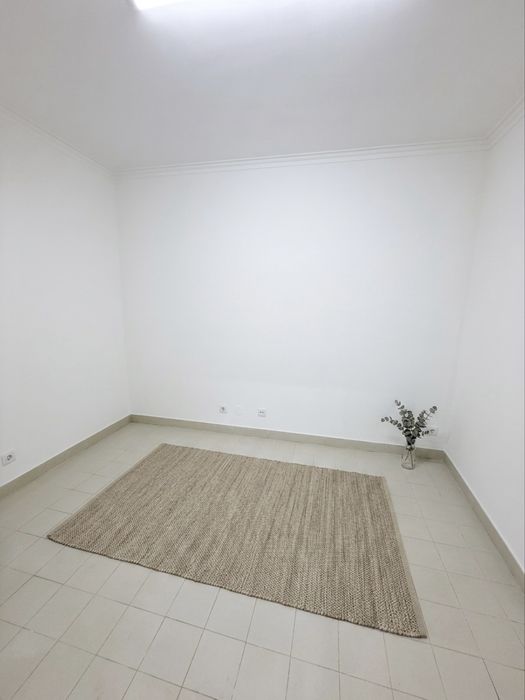 Salas para Arrendar na Principal Rua de Comércio de Santa Marta