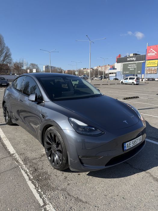 Tesla model Y Performance