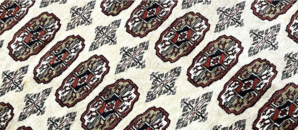 Tapete BUCHARA Afegão, elaborado manualmente com lã sobre algodão e com 330cm x 230cm