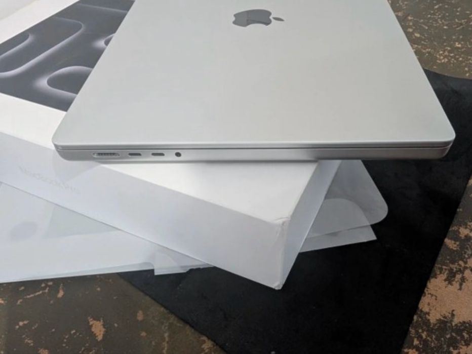 Macbook pro M3 Pro 16”