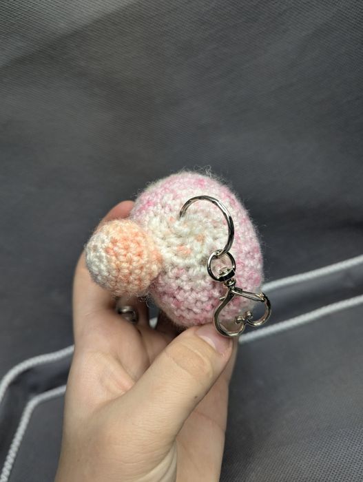 В'язаний брелок "Дупця кролика"