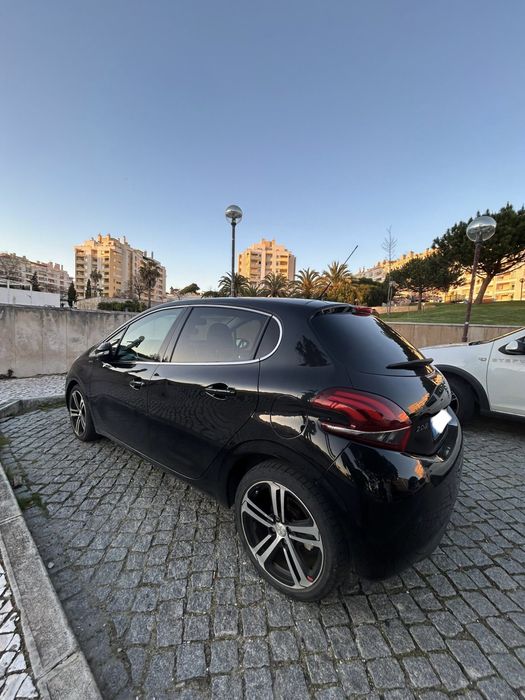 Peugeot 208 1.2 110cv gtline — photo 2