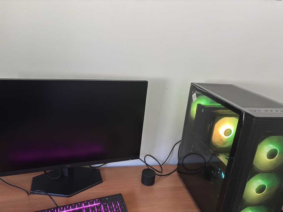 Vendo computador novo(ofereço cadeira)
