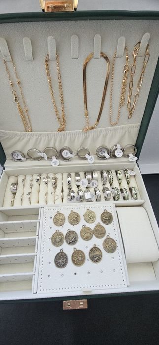 Varias bijuteria