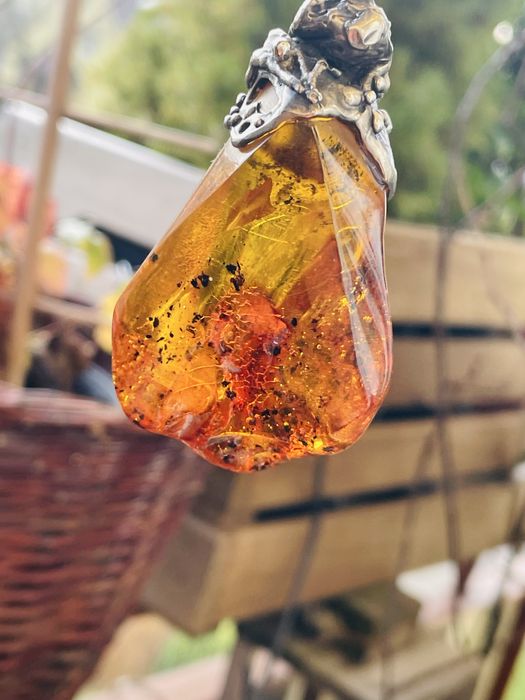 Nowy, duży wisior z naturalnego bursztynu
