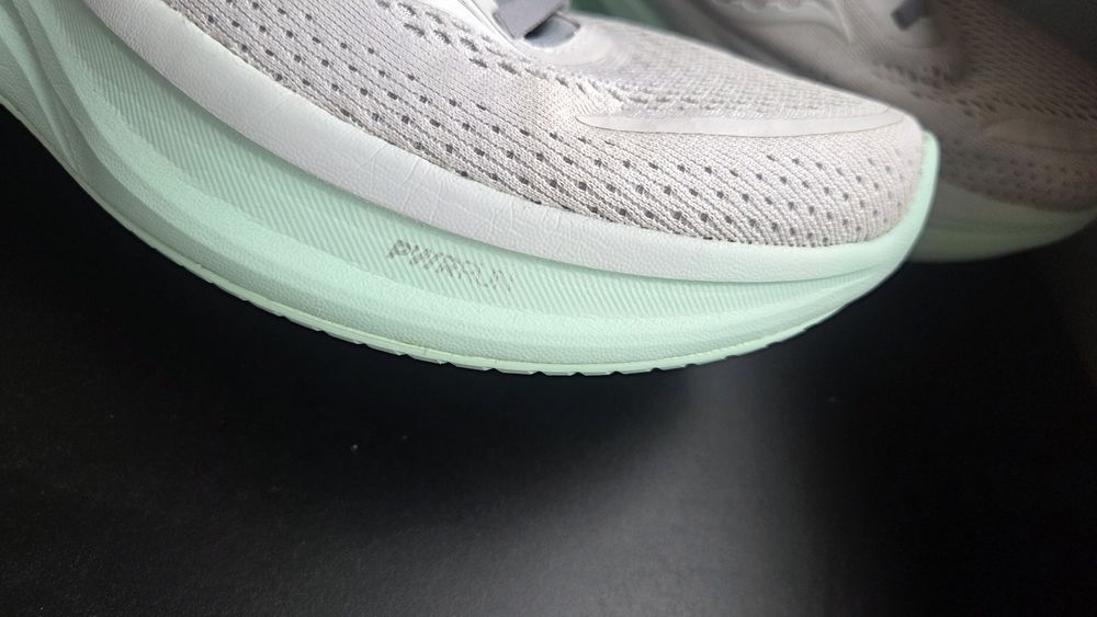 Saucony кроси жіночі