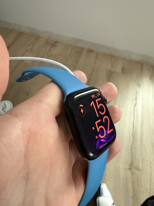 Apple watch series 7.