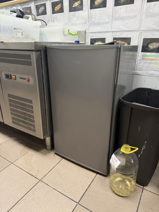 Маленький мини холодильник Ardestro