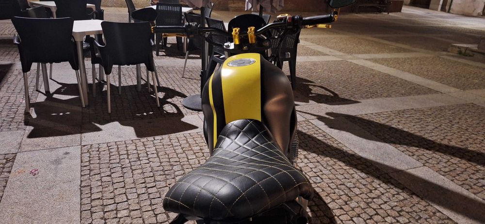 Yamaha XJ600 Café Racer / Brat Style (1996) – Projeto Único