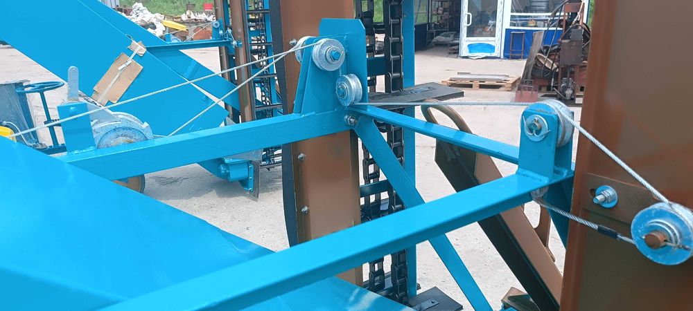 САМОПЕРЕСУВНИЙ Зерномет, ЗМ120У, Зернометатель,Зернонавантажувач