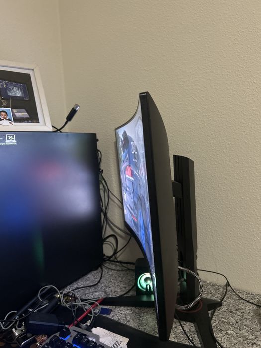 Monitor Curvo Gaming AOC