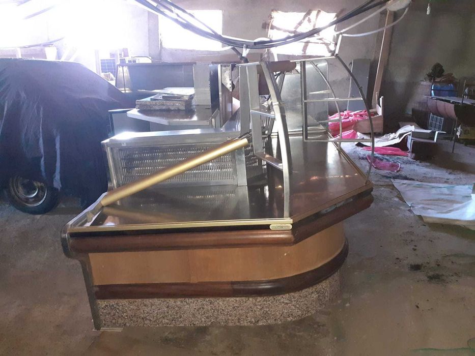 Balcão com vitrine - pastelaria/café