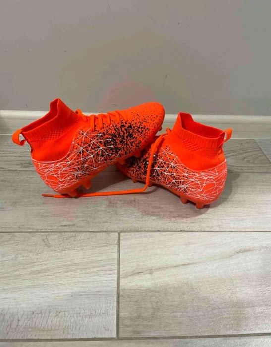 Chuteira de futebol
(Número de telefone falso para evitar burlas)