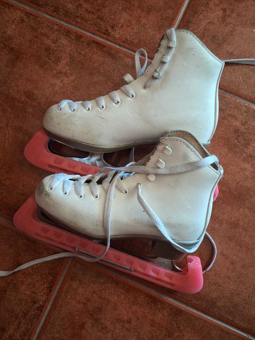 Patins brancos usados