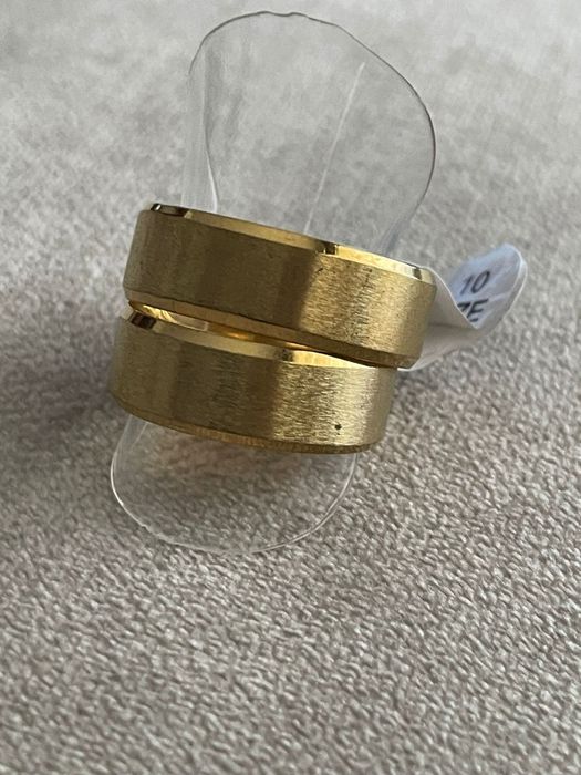 alianças de casamento  e  compromisso,  elegância perfeita