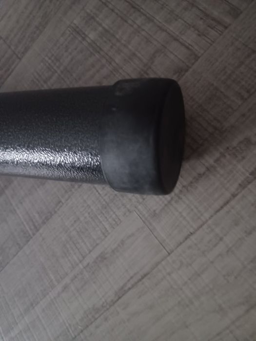 Pés de cama redondos.