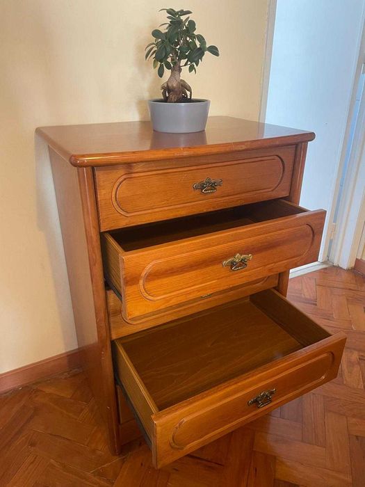 Cómoda Vintage com 5 gavetas