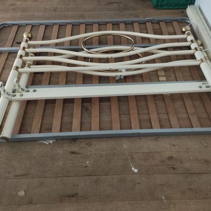 Cama de casal em ferro