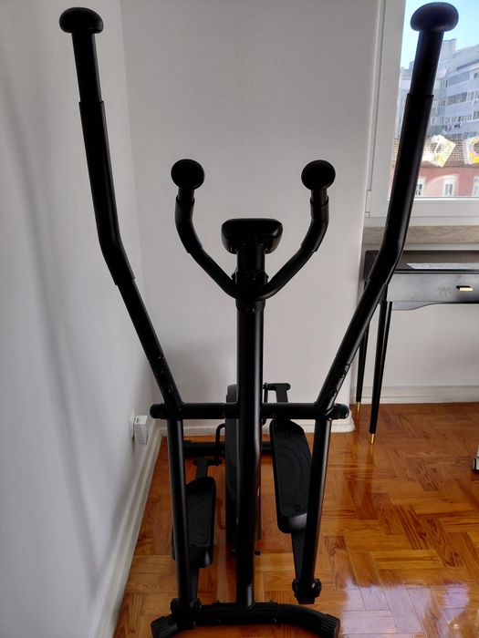 Elíptica Domyos. Pouco uso.