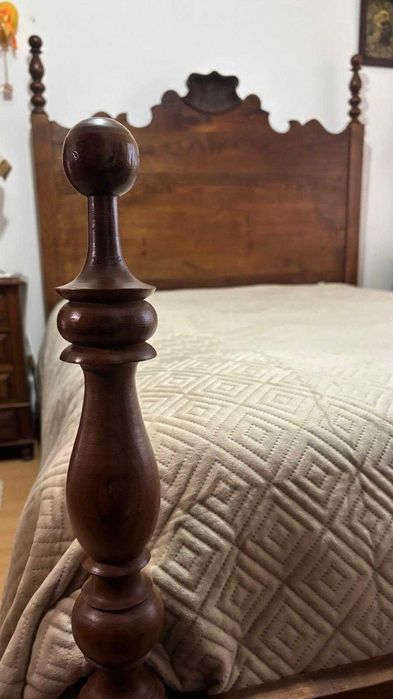 Cama de Madeira Solteiro ou Casal - EXCELENTE ESTADO