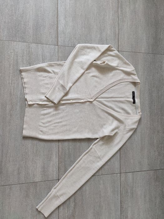 Sweter kardigan Bershka rozpisany dekolt w serek beżowy melanż rozm. S