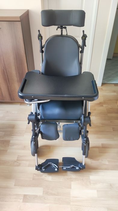 Wózek inwalidzki specjalny firma Inovis