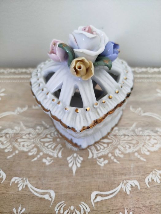 Caixa Guarda Jóias em Porcelana