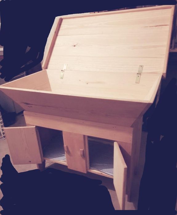 Masseira para pão e móveis rústicos em madeira