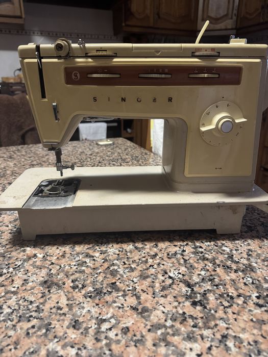 Maquina costura Singer 518 a funcionar