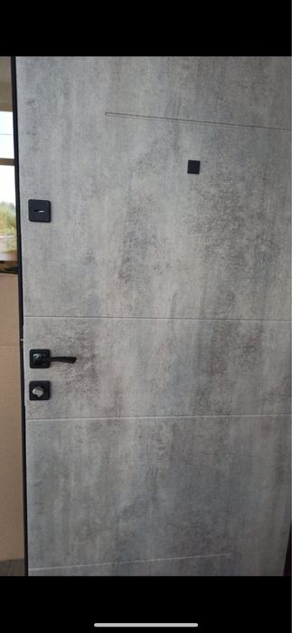 Двері вхідні нові