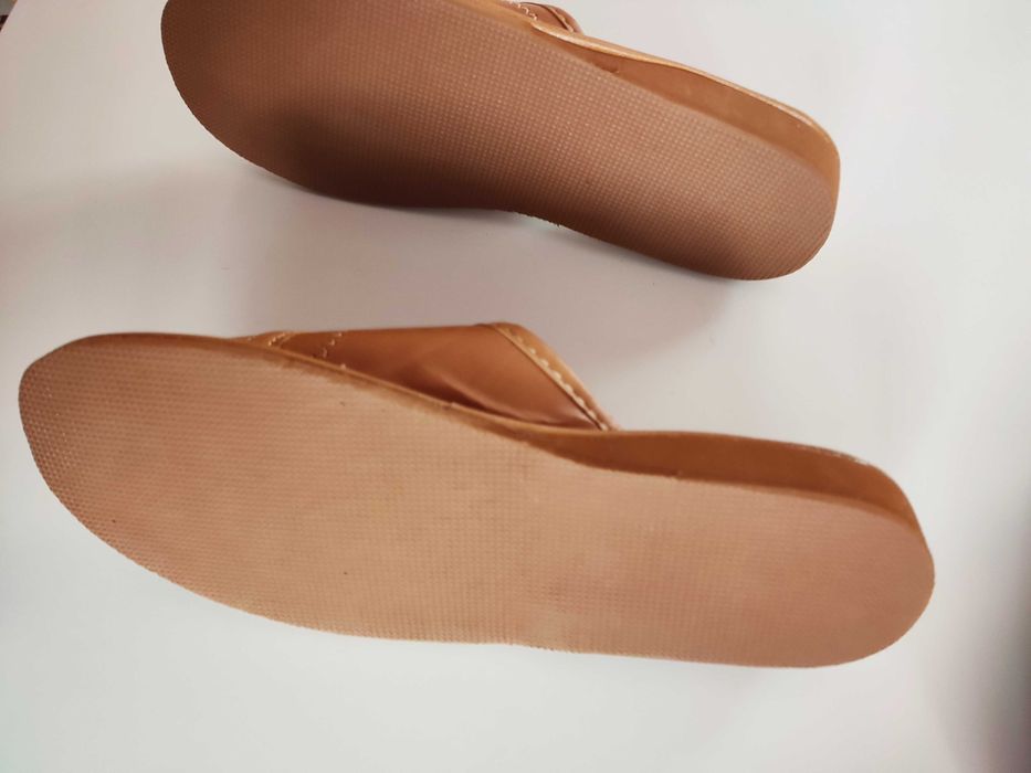 Kapcie  nowe. Cena 10 zl. Rozmiar 40.